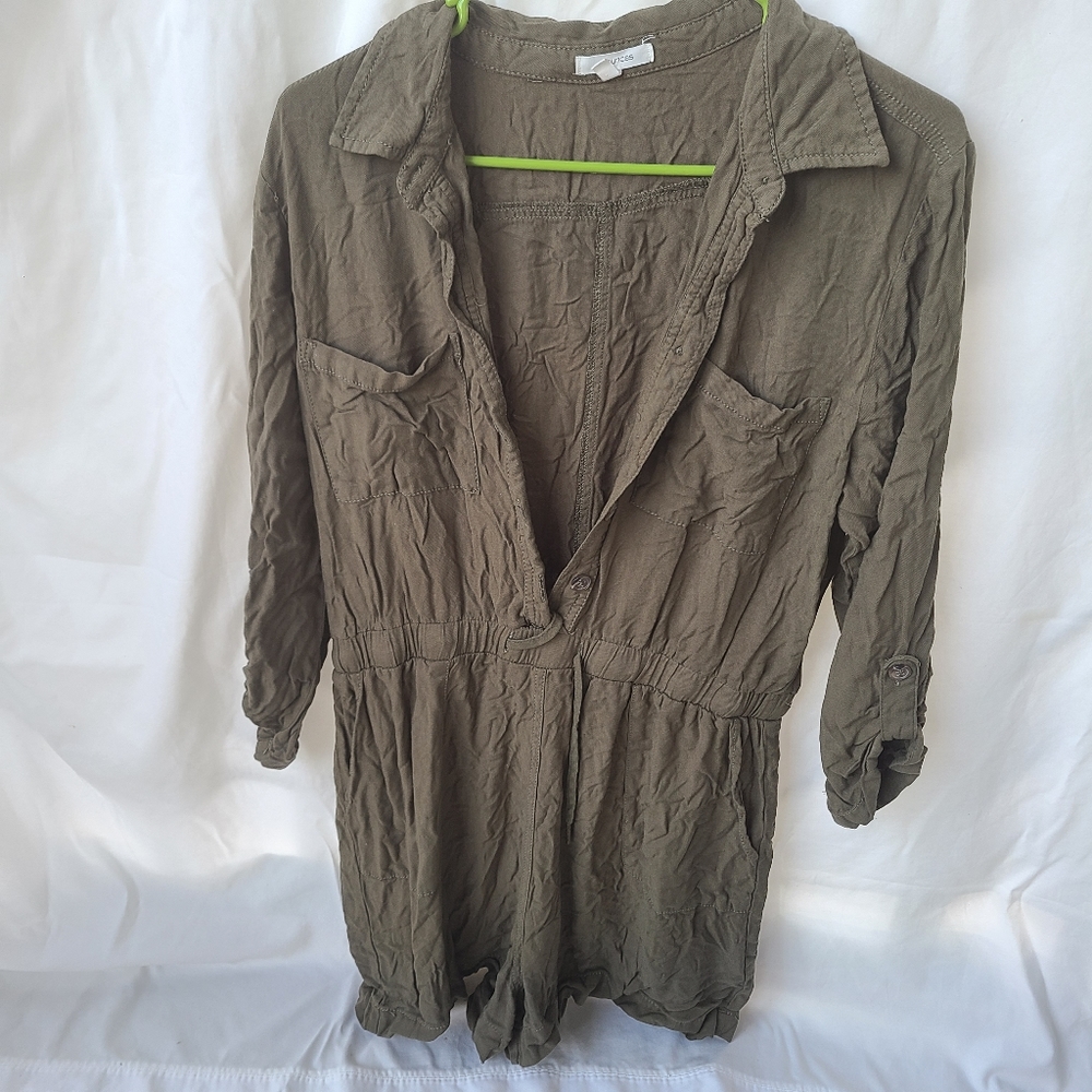 Maurice's medium romper button down top with quarter length sleeve cuffed him